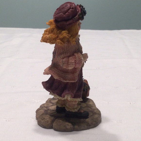 Boyds Bears & Friends Figurine Little Girl & Bear - Picture 5 of 7